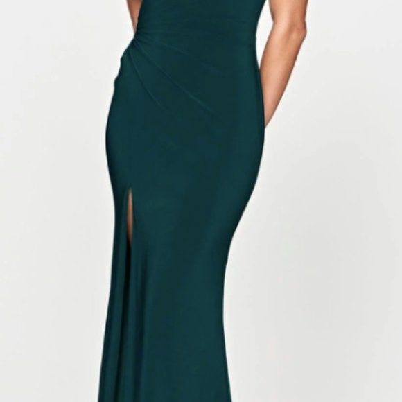 Jersey Prom Dress With Side Ruching And Leg Slit (size 10) - Picture 4 of 8